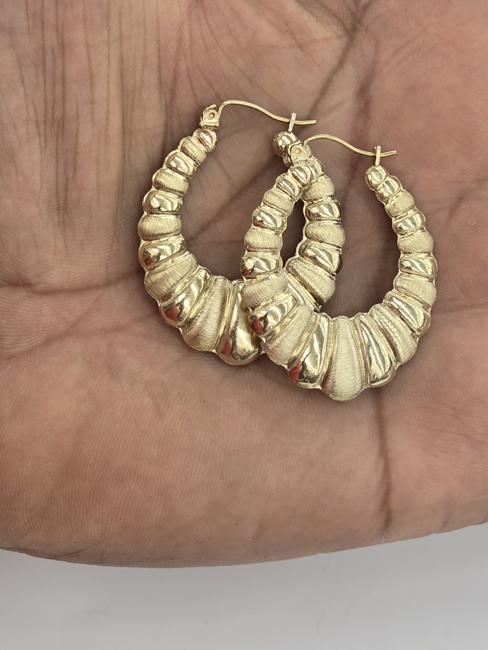 10kt Real Gold Diamond Cut Style Shrimp Hoop Earring